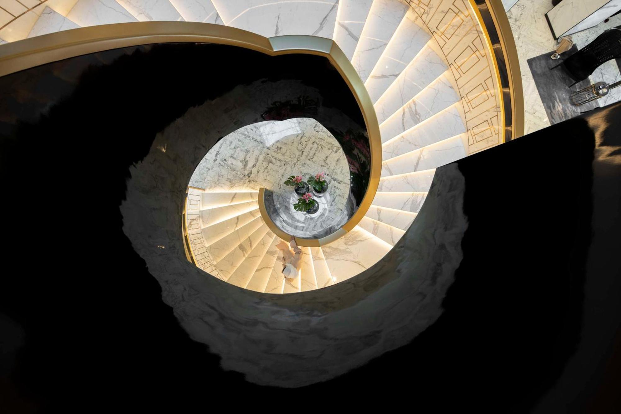 מלון כוויית Waldorf Astoria Kuwait מראה חיצוני תמונה Spiral staircase